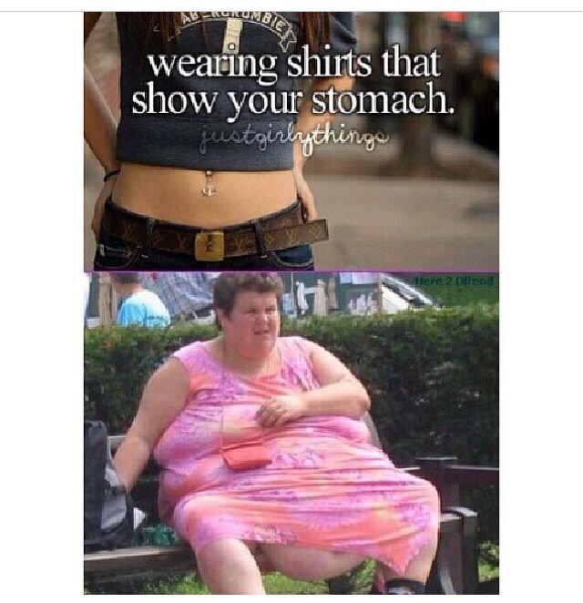 Живот из под футболки