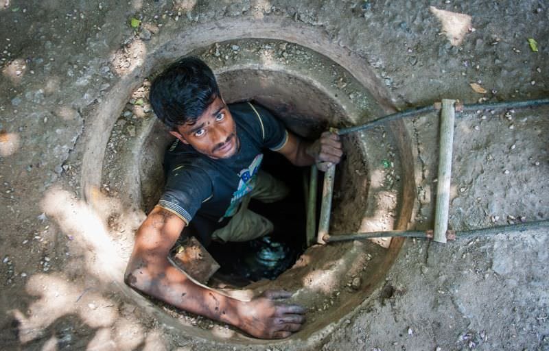 Канализационные ныряльщики в Индии