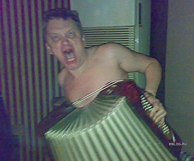 Мужик с баяном