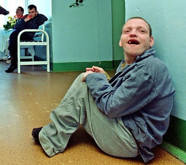 Человек в психушке