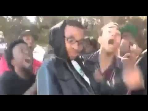 С толпой негров