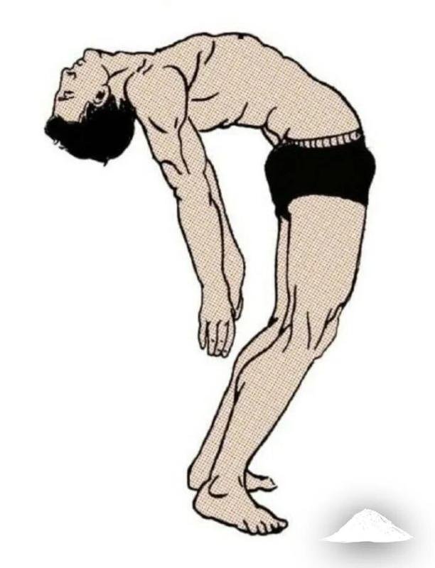 Человек наклонился назад