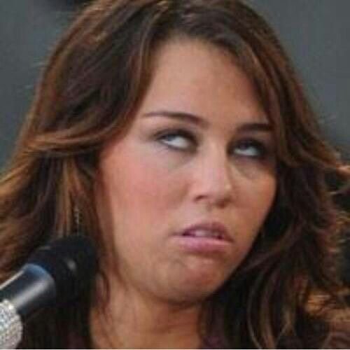 Девушка закатывает глаза Мем