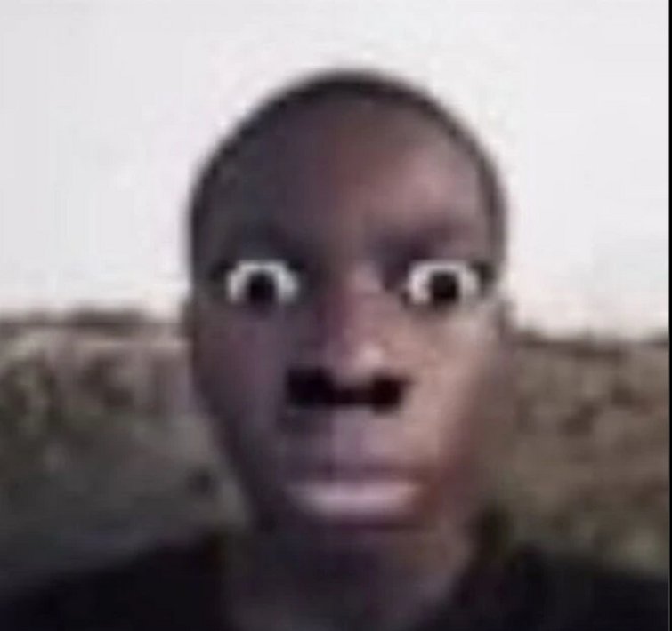 Удивленный негр за столом