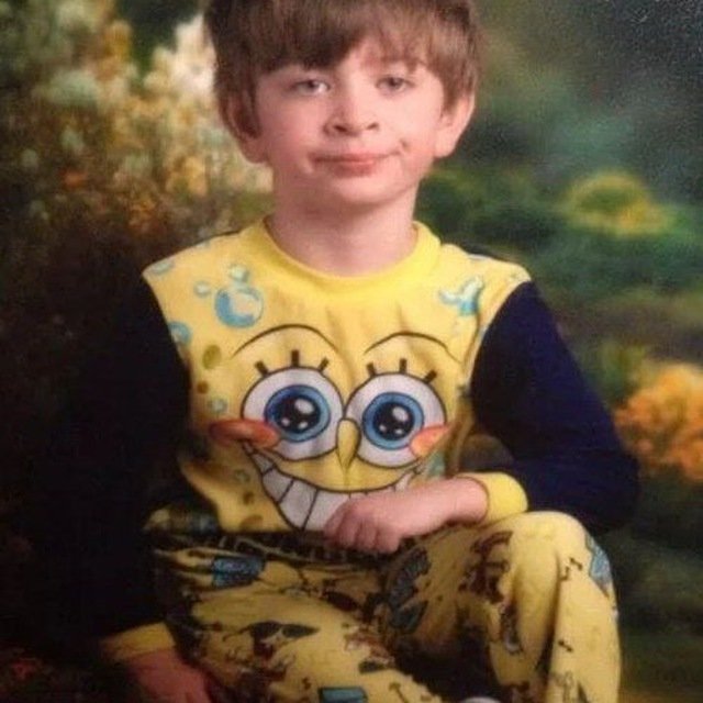 Мальчик с лицом Мем