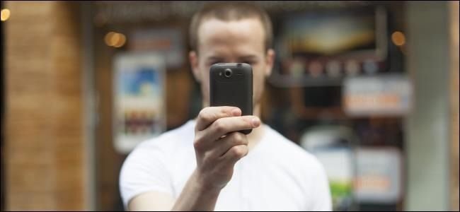 Смартфон в руке