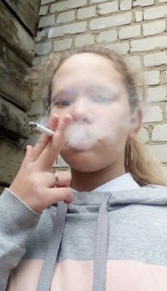 Девочки курят
