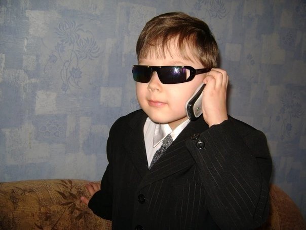 Мужик в черных очках