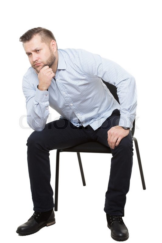 Человек облокотился на стул