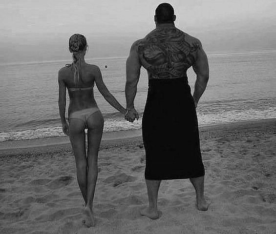 Маленькая хрупкая женщина