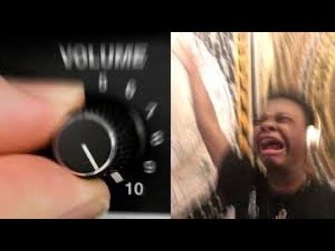 Негр в наушниках