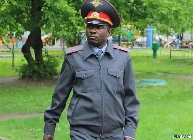 Чернокожий полицейский