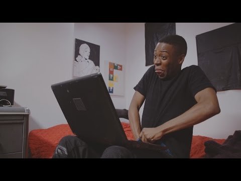 Мем негр лезет рукой в штаны