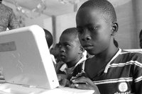 Негр за компьютером