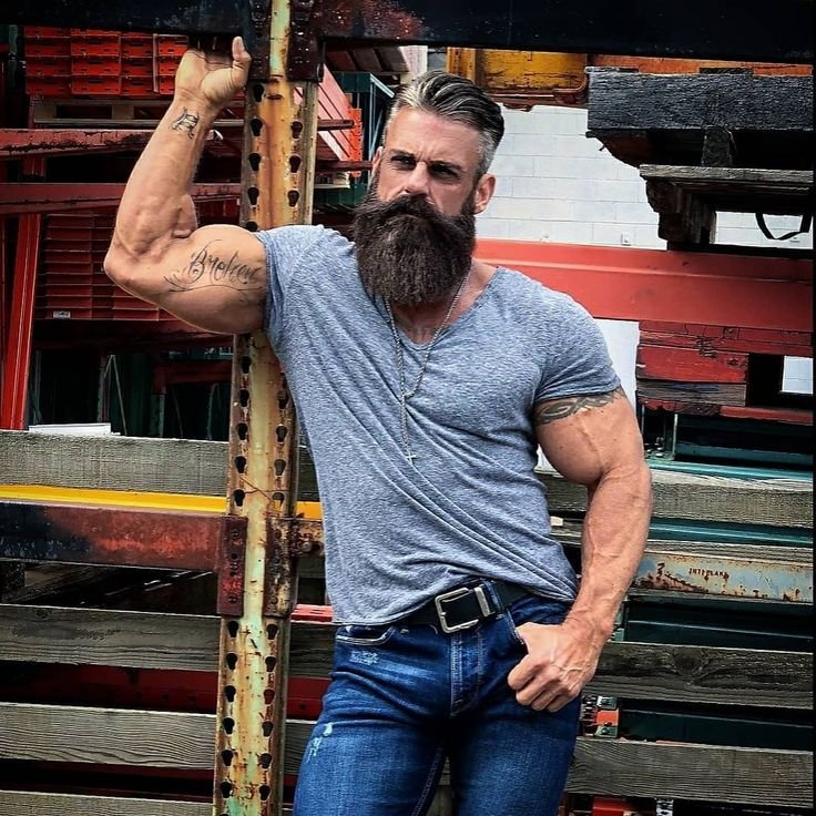 Качок с бородой