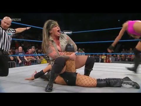 Девушки дерутся