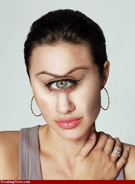 Косоглазая девушка