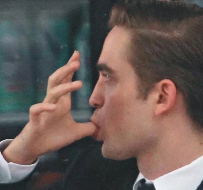 Чувак который нюхает волосы с тростью в фильме