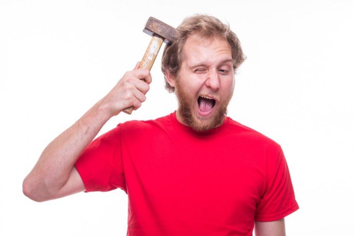 Удар молотком по голове