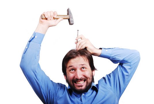 Человек с молотком