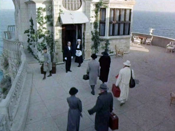 Кадры из фильма 10 негритят Ласточкино гнездо