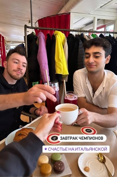 Завтрак чемпиона с девушкой