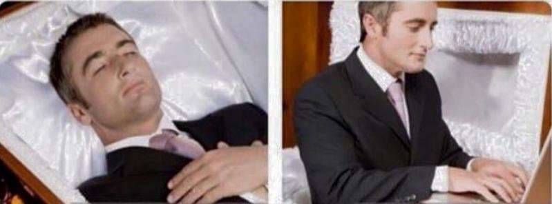 Парень встает из гроба Мем