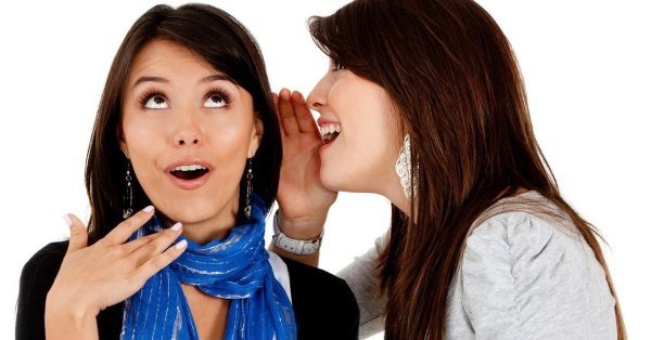 Девушка шепчет