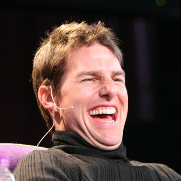 Смеется мужик без зубов