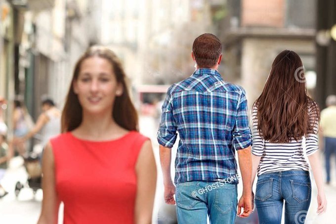 Парень оборачивается