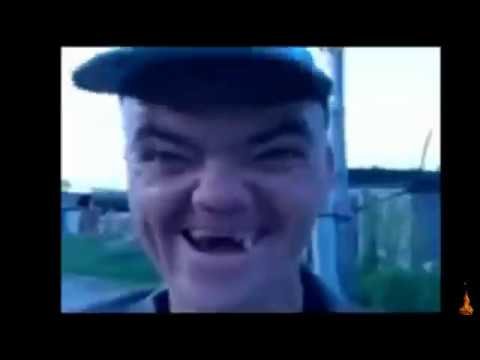 Мужик смеется