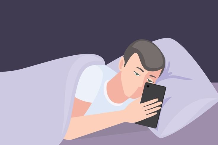 Человек спит с телефоном в руках