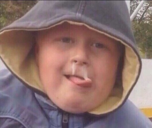 Мальчик смеется