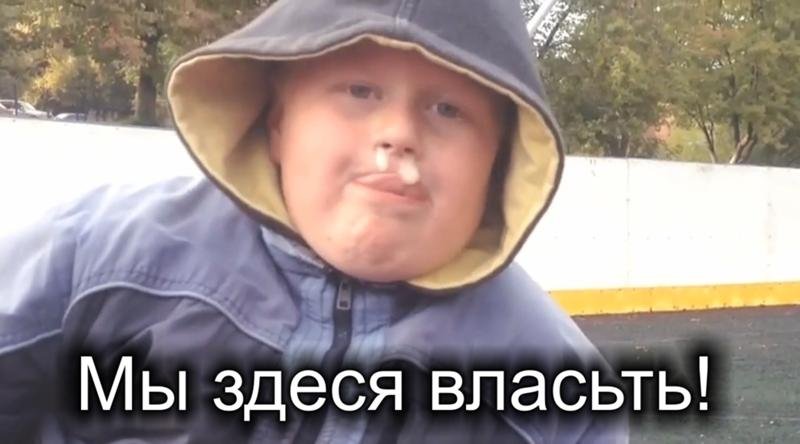 Толстый мальчик с соплями