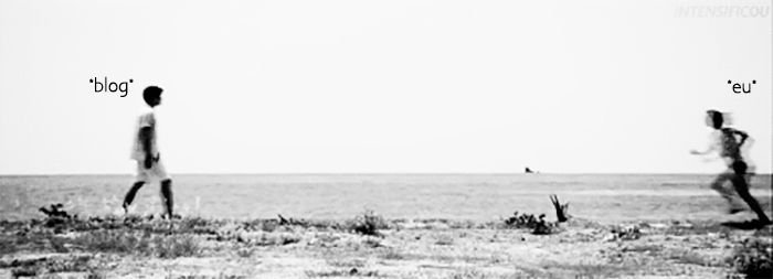 Девушка бежит навстречу парню