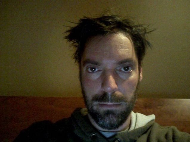 Взъерошенный мужчина