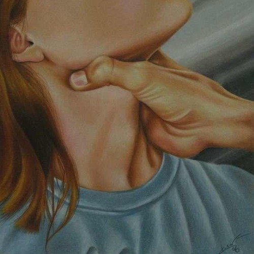 Мужские руки на шее