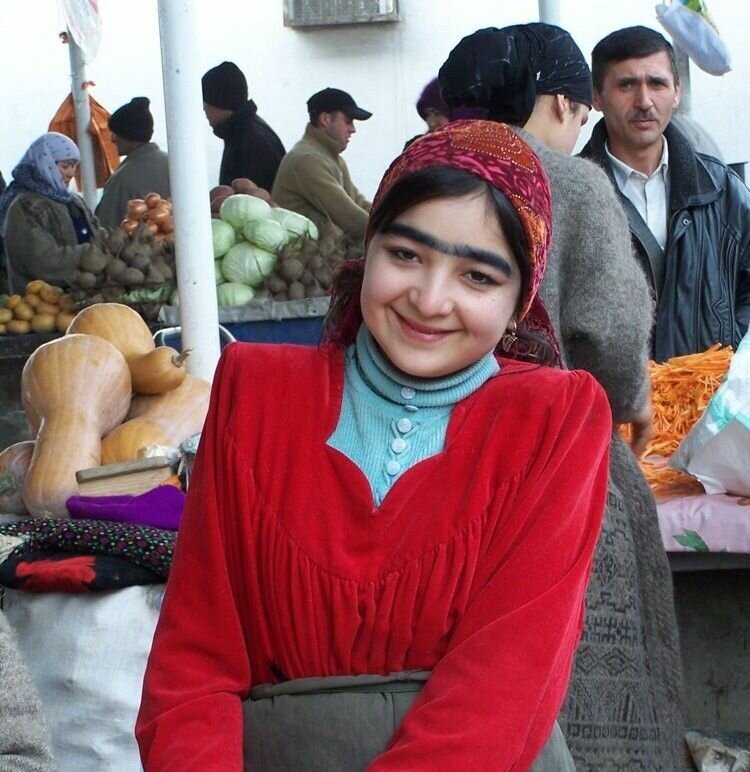 Таджичка монобровь