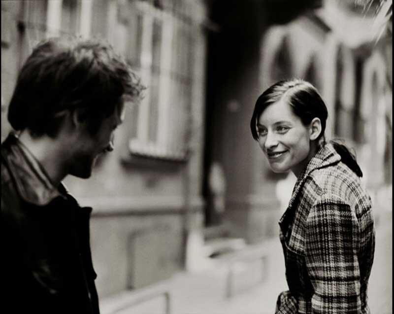 Парень оборачивается