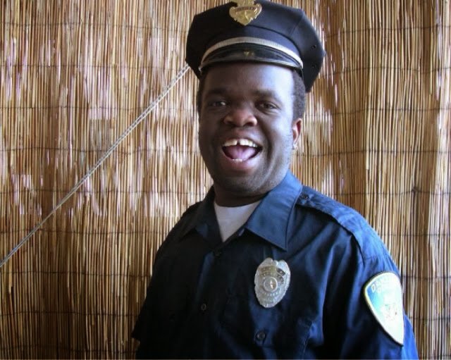 Чернокожий полицейский