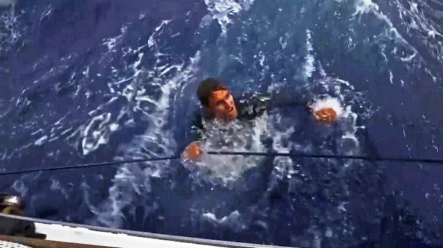 Человек за бортом шторм