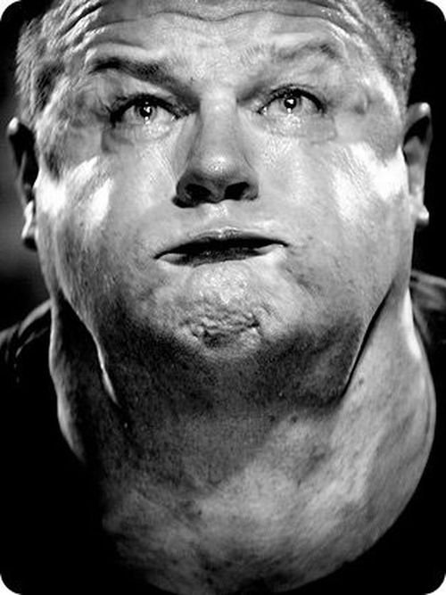 Лицо человека напряженное