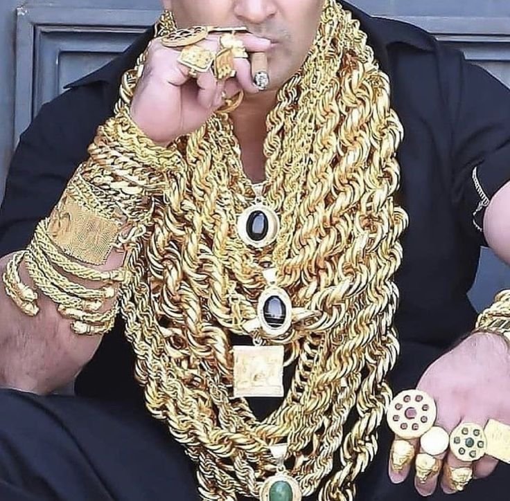 Человек в золоте