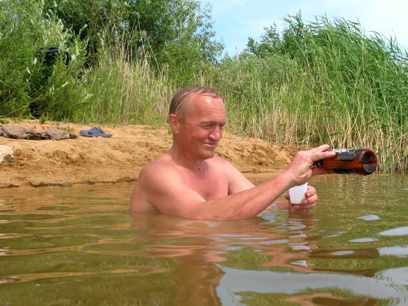 Мужики на реке