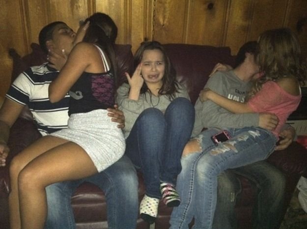 Парень среди девушек