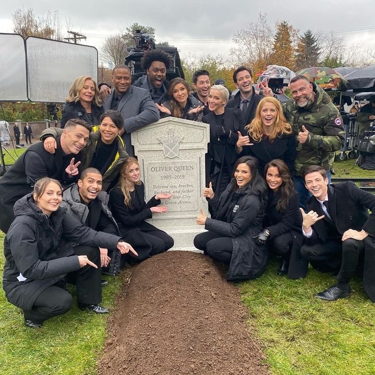 Грант Гастин возле могилы Оливера