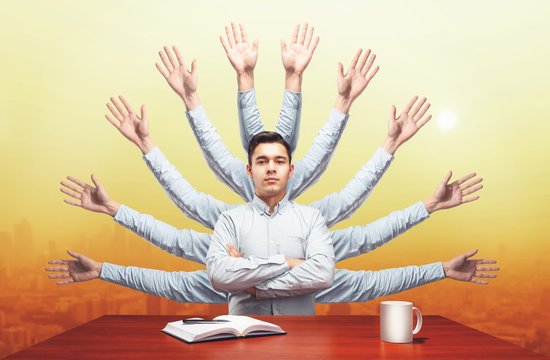 Человек у которого много рук