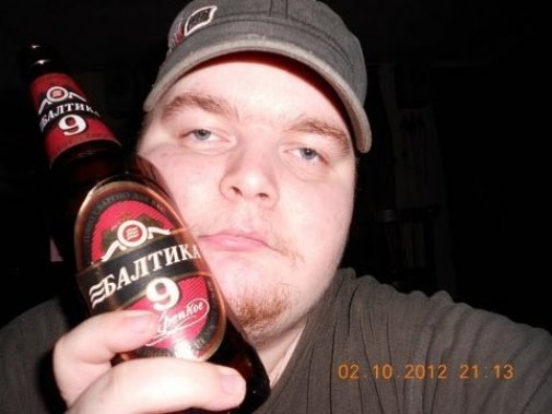 Пьет Балтику 9