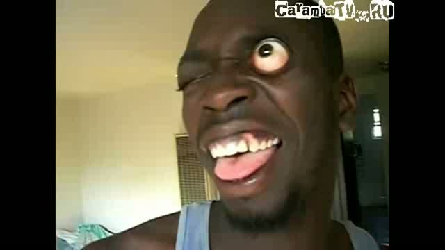 Чернокожий с выпученными глазами