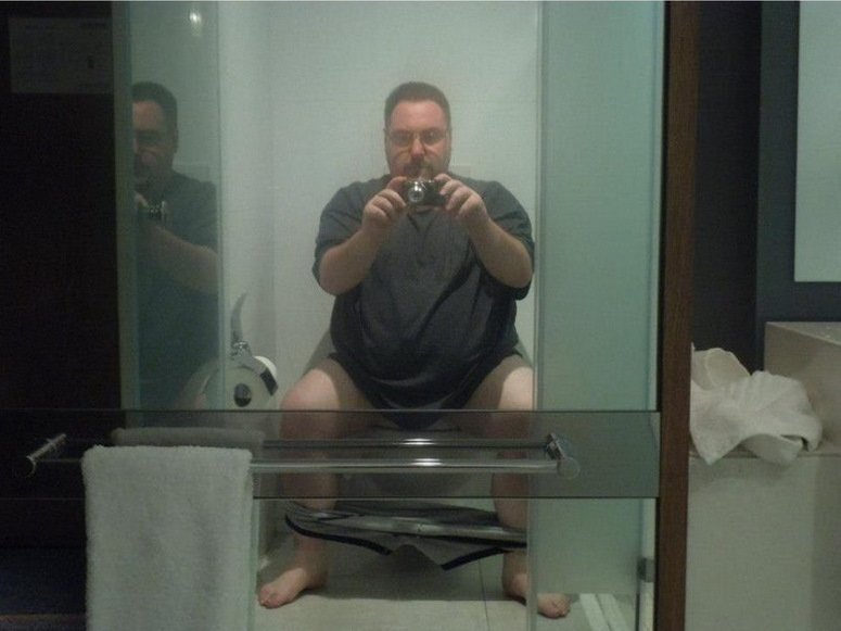 Неудачное селфи в туалете